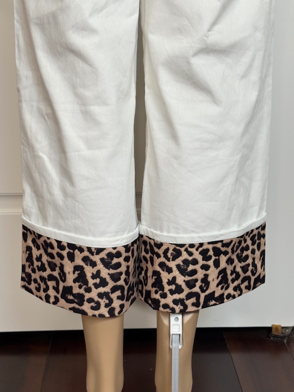 OFF WHITE CROPPED DENIM LIKE PANT WITH LEOPARD PRINT CUFFS SIZE SMALL - NWT - Picture 14 of 16